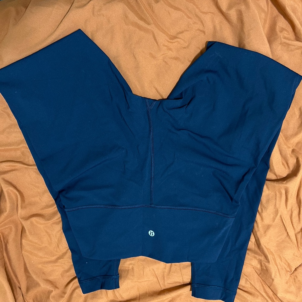 navy lulu lemon leggings!